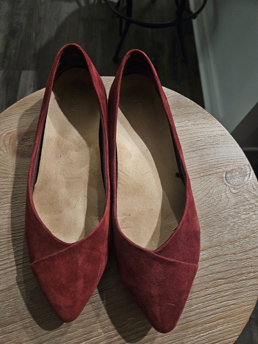 Women’s Pointed Toe Flats in Burgundy Suede